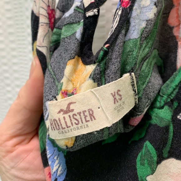 Hollister strappy back cami top. - Picture 2 of 4